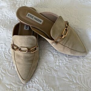 Steve Madden Faraway Tan Flat Mules with Gold Chain size 5.5